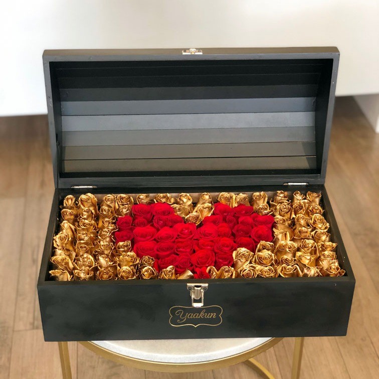 Cofre grande negro con 130 rosas love & gold