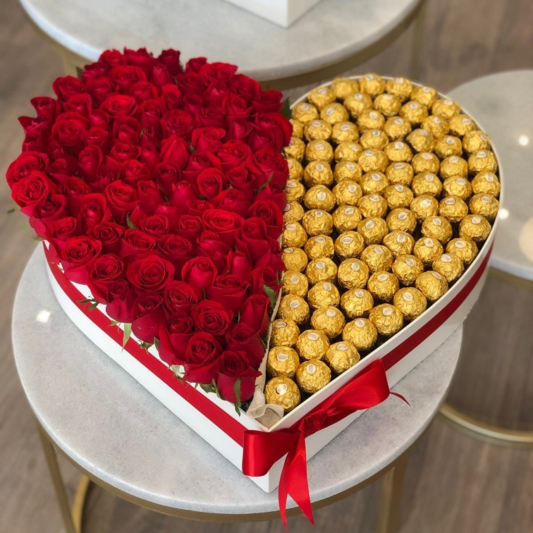 100 rosas rojas en caja blanca dulce corazón ferrero | Yaakun Flores