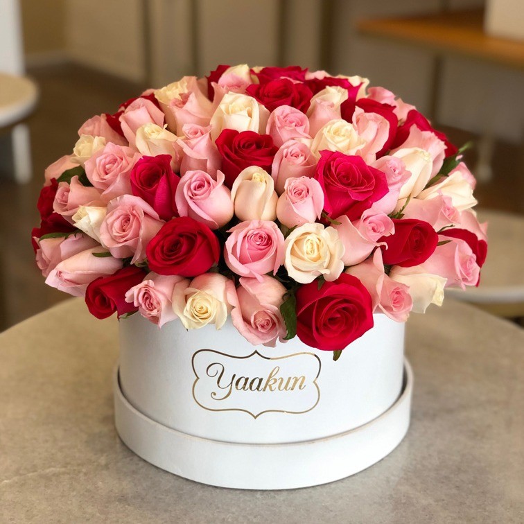 125 rosas rojo , rosita y blanco en caja blanca esfera | Yaakun Flores