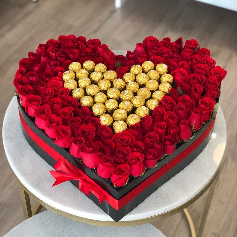 150 rosas rojas & ferreros en caja dulce corazón | Yaakun Flores