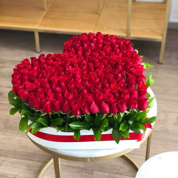 200 rosas rojas en caja corazón amor jardín grande | Yaakun Flores