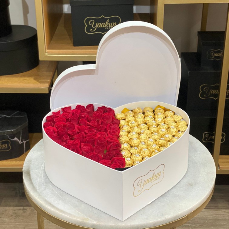 Cajas Corazón con Rosas, Chocolates & Flores, Florería en Puerto Vallarta
