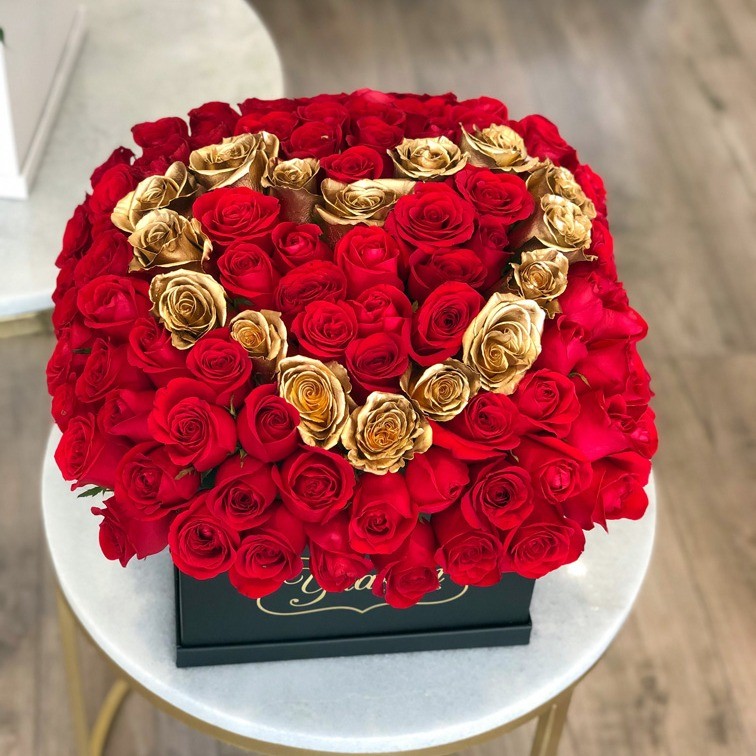 120 rosas rojas botón en caja negra yaakun red & golden love | Yaakun Flores