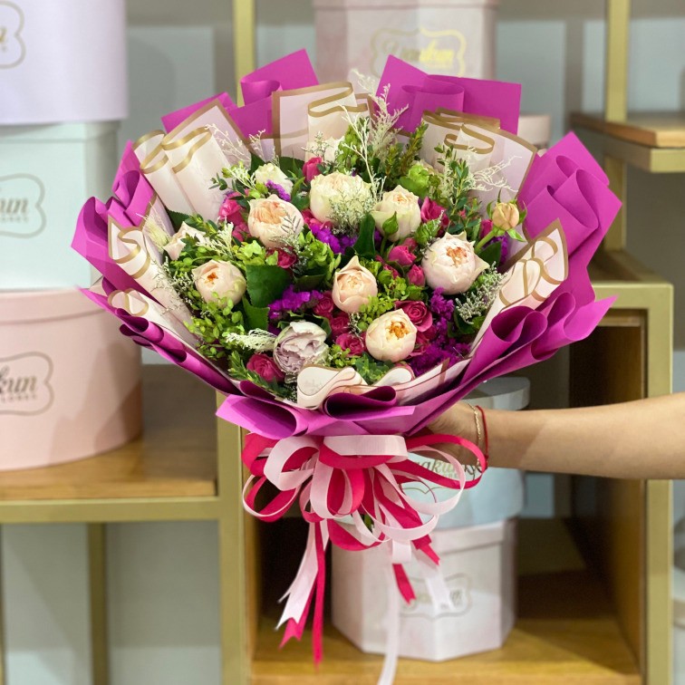 Bouquet con 10 inglesas colorido en papel coreano