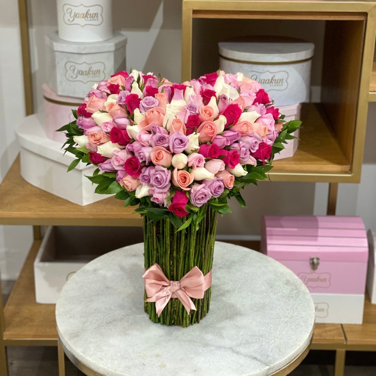 Bouquet de forma de corazon 200 rosas en tonos pastel