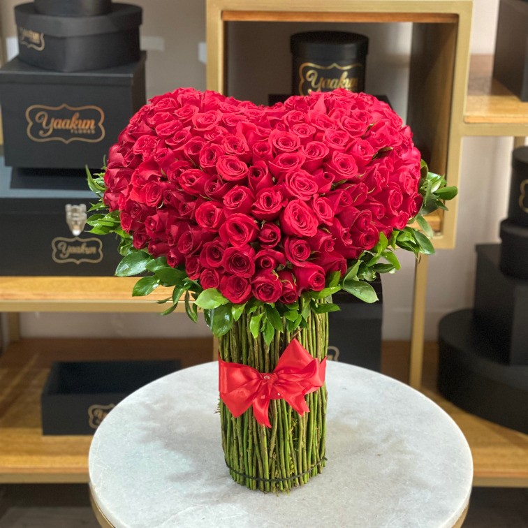 Bouquet de forma de corazon 200 rosas rojas