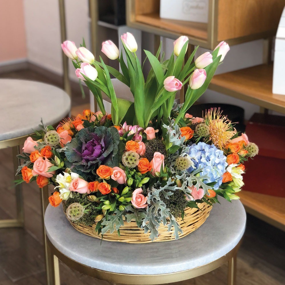 Canasta de tulipanes & astromelia | Yaakun Flores