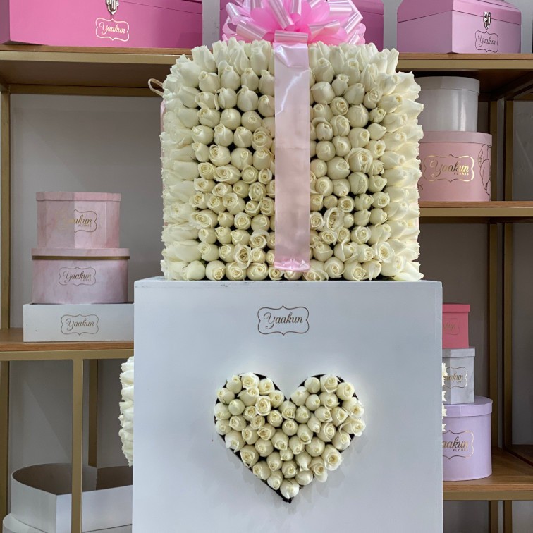 Maxi caja blanca gift con 1000 rosas blancas