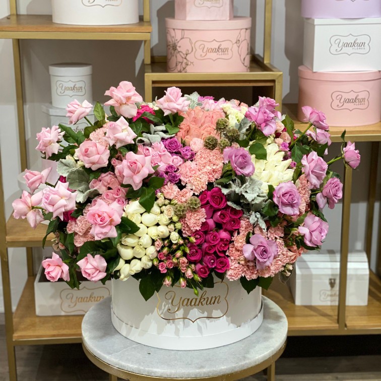 Maxi caja circular blanca con 500 rosas en tonos pastel amor sweet