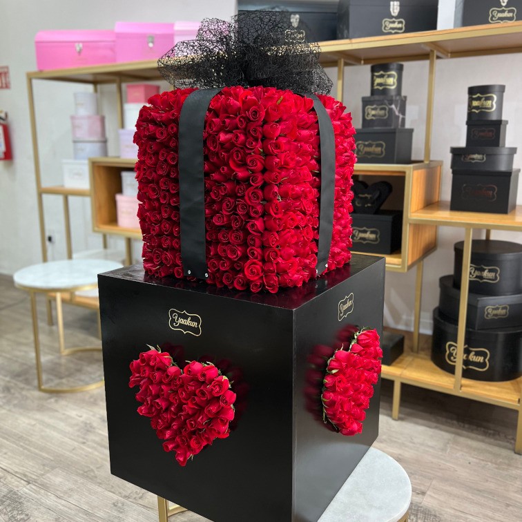 Maxi caja negra gift con 1000 rosas rojas