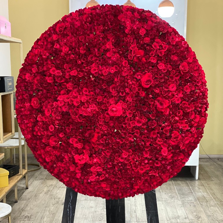 Maxi corona de 2500 rosas mi gran amor