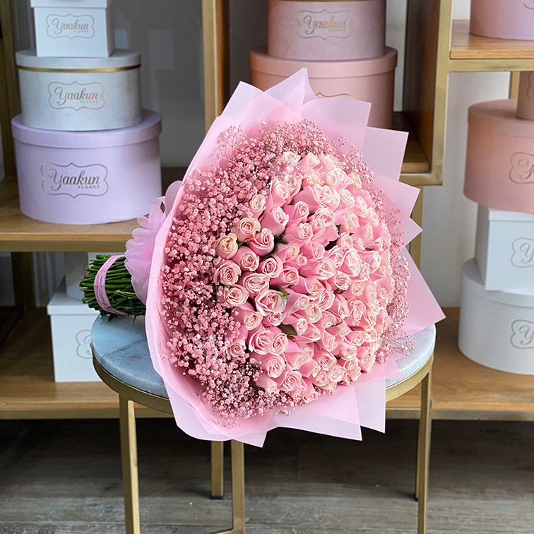 Maxi ramo de 100 rosas tonos rositas pastel con papel coreano