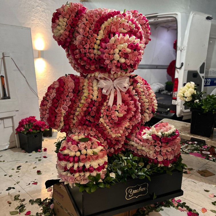 Oso de 3500 rosas en tonos pastel