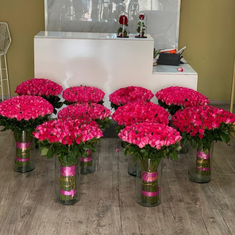 Paquete 10 flores con 200 rosas fucsias cada uno