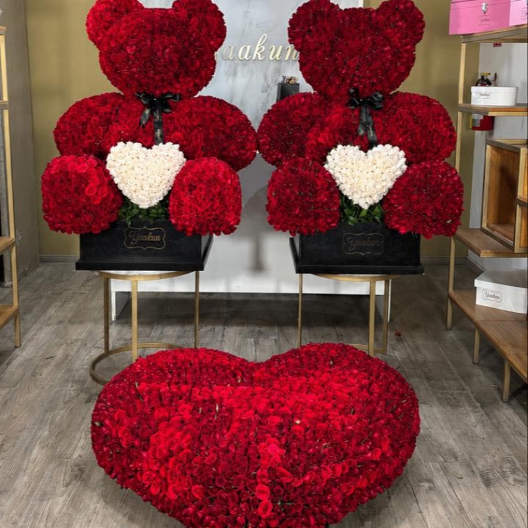 PAQUETE DUO OSO DE 3500 ROSAS