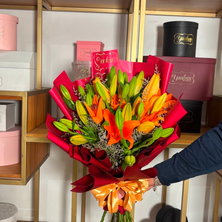 RAMO DE 10 LILIS NARANJAS CON PAPEL COREANO