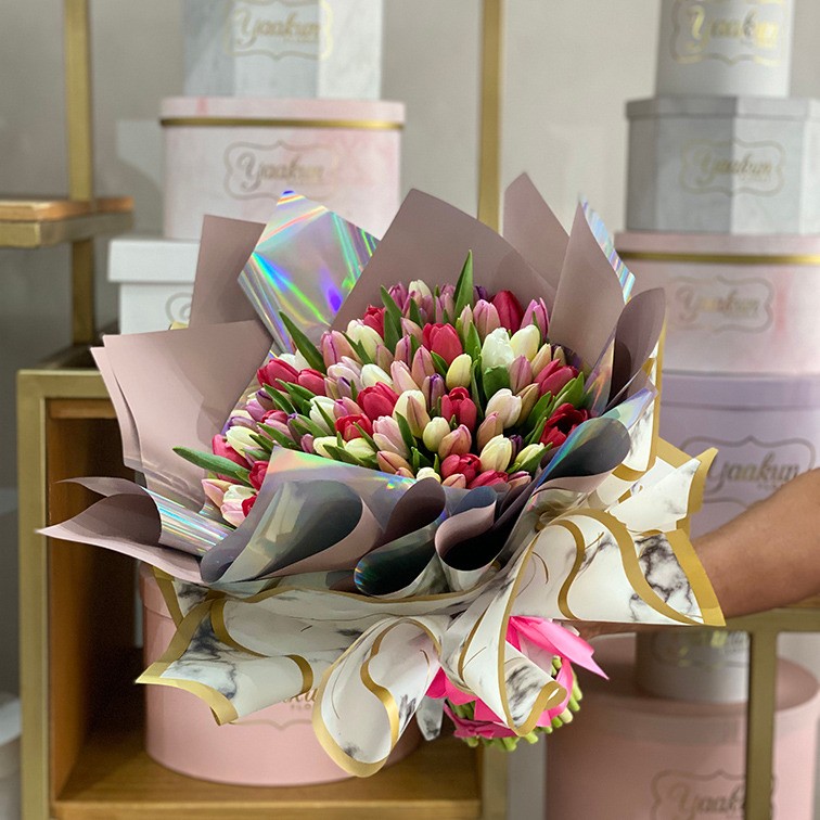 Bouquet Especial de 8 Docenas de Rosas Lilas en Papel Coreano, Papel Coreano  