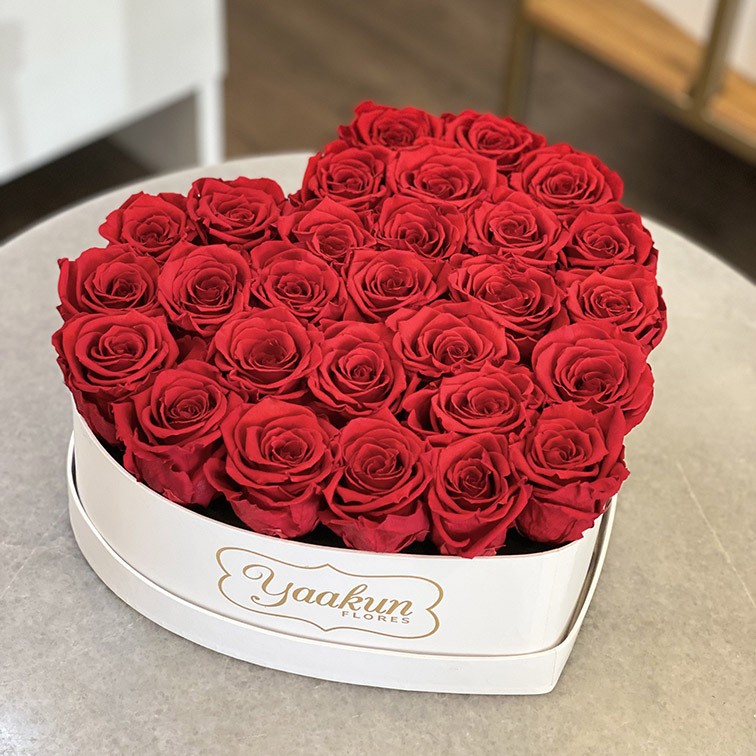Rosas eternas en caja blanca corazon amor red | Yaakun Flores