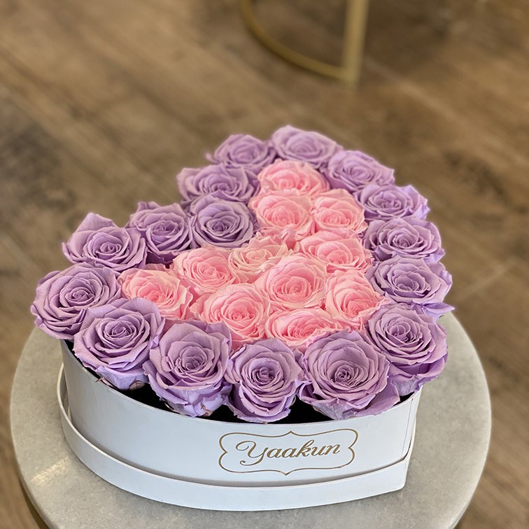 Rosas eternas en caja blanca corazon lila & pink | Yaakun Flores
