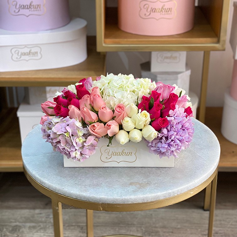 Rosas & hortensias en caja mini yaakun hortensia | Yaakun Flores